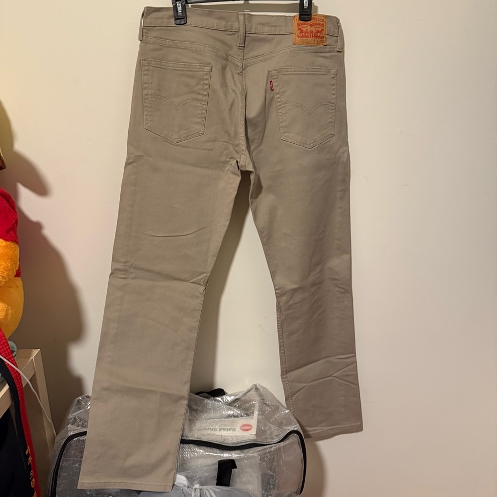THREE levis pants - Picture 3 of 12